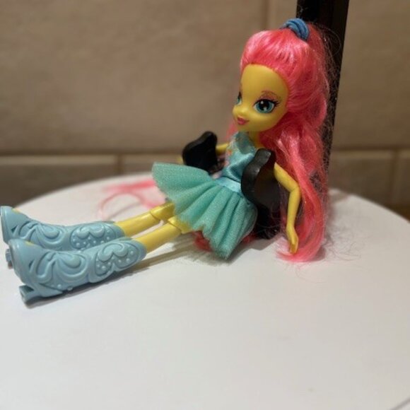Fluttershy My Little Pony Equestria Girls Fashion Doll MLP Hasbro 2012 9" - Picture 6 of 8